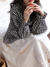 画像をギャラリービューアに読み込む, 行きつけの喫茶店で紅茶を飲む日のフリルブラウス_N3472