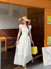 画像をギャラリービューアに読み込む, カリブ海の空と波にとける少女の、刺繍と風をまとう編みワンピース_K0080
