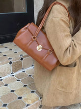 画像をギャラリービューアに読み込む, フランスの香水を纏う彼女のフラップハンドバッグ_N3185