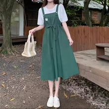 画像をギャラリービューアに読み込む, 図書室の鍵を借りにきた放課後の、静けさをまとうサスペンダースカート_K0088