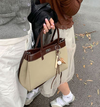 画像をギャラリービューアに読み込む, 下北沢のヴィンテージショップで見つけたバイカラートートバッグ_N3184