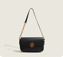 画像をギャラリービューアに読み込む, ヴィンテージショップで一目惚れしたエンブレムチェーンバッグ_N3489