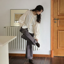 画像をギャラリービューアに読み込む, 行きつけの喫茶店で紅茶を飲む日のフリルブラウス_N3472