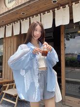 画像をギャラリービューアに読み込む, 夏の朝、レモネードを片手に日記を綴る彼女のシアーカーディガン_K0091