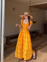 画像をギャラリービューアに読み込む, カリブ海の空と波にとける少女の、刺繍と風をまとう編みワンピース_K0080