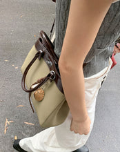 画像をギャラリービューアに読み込む, 下北沢のヴィンテージショップで見つけたバイカラートートバッグ_N3184