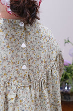 画像をギャラリービューアに読み込む, ヴィンテージショップで働くあの子の小花柄レトロワンピース_N3512