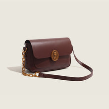 画像をギャラリービューアに読み込む, ヴィンテージショップで一目惚れしたエンブレムチェーンバッグ_N3489