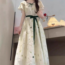 画像をギャラリービューアに読み込む, 植物図鑑の1ページに咲いたドライフラワーワンピース_K0162