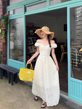 画像をギャラリービューアに読み込む, カリブ海の空と波にとける少女の、刺繍と風をまとう編みワンピース_K0080