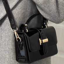 画像をギャラリービューアに読み込む, 静かな夜のブティックホテルに似合うモードスクエアバッグ_K0174