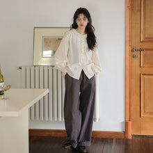 画像をギャラリービューアに読み込む, 行きつけの喫茶店で紅茶を飲む日のフリルブラウス_N3472