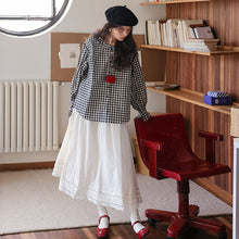 画像をギャラリービューアに読み込む, 行きつけの喫茶店で紅茶を飲む日のフリルブラウス_N3472