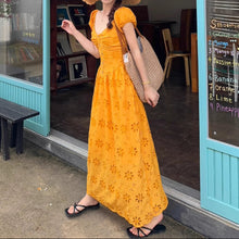 画像をギャラリービューアに読み込む, カリブ海の空と波にとける少女の、刺繍と風をまとう編みワンピース_K0080