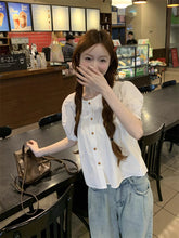 画像をギャラリービューアに読み込む, カフェの窓辺でレモンパイを食べながら恋の続きを考えていた日のブラウス_K0024