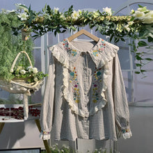 画像をギャラリービューアに読み込む, ガーデンパーティーを開催する日のギンガムチェックフリルブラウス_N3470