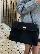 画像をギャラリービューアに読み込む, パリの街を散歩するスエードメッセンジャーバッグ_N3186