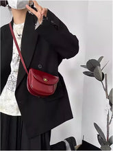 画像をギャラリービューアに読み込む, お気に入りの赤いリップとお揃いの、クラシカルショルダー_K0159