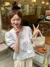 画像をギャラリービューアに読み込む, カフェの窓辺でレモンパイを食べながら恋の続きを考えていた日のブラウス_K0024