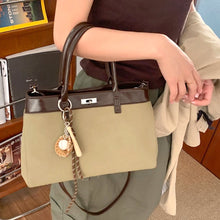 画像をギャラリービューアに読み込む, 下北沢のヴィンテージショップで見つけたバイカラートートバッグ_N3184