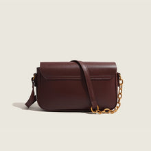 画像をギャラリービューアに読み込む, ヴィンテージショップで一目惚れしたエンブレムチェーンバッグ_N3489