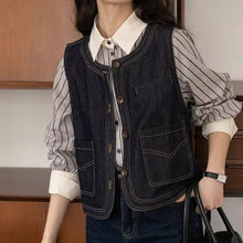 画像をギャラリービューアに読み込む, 秋のキャンパスでノートを抱えて教室へ向かうレトロスクールコーデ_K0193