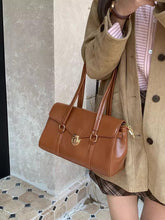 画像をギャラリービューアに読み込む, フランスの香水を纏う彼女のフラップハンドバッグ_N3185