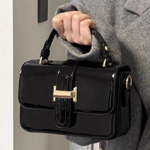 画像をギャラリービューアに読み込む, 静かな夜のブティックホテルに似合うモードスクエアバッグ_K0174