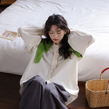 画像をギャラリービューアに読み込む, 行きつけの喫茶店で紅茶を飲む日のフリルブラウス_N3472