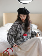 画像をギャラリービューアに読み込む, 行きつけの喫茶店で紅茶を飲む日のフリルブラウス_N3472