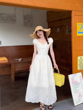 画像をギャラリービューアに読み込む, カリブ海の空と波にとける少女の、刺繍と風をまとう編みワンピース_K0080
