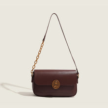画像をギャラリービューアに読み込む, ヴィンテージショップで一目惚れしたエンブレムチェーンバッグ_N3489