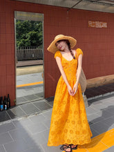 画像をギャラリービューアに読み込む, カリブ海の空と波にとける少女の、刺繍と風をまとう編みワンピース_K0080