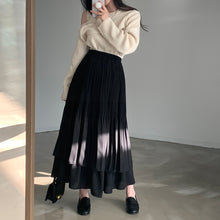 画像をギャラリービューアに読み込む, 浜辺で散歩する女の子のスカート_N1181