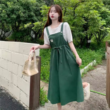 画像をギャラリービューアに読み込む, 図書室の鍵を借りにきた放課後の、静けさをまとうサスペンダースカート_K0088