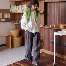 画像をギャラリービューアに読み込む, 行きつけの喫茶店で紅茶を飲む日のフリルブラウス_N3472