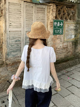 画像をギャラリービューアに読み込む, 打ち上げ花火が揺らした、坂道の途中で立ち止まったブラウス_K0119