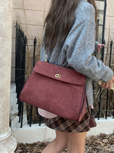 画像をギャラリービューアに読み込む, パリの街を散歩するスエードメッセンジャーバッグ_N3186