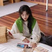 画像をギャラリービューアに読み込む, 行きつけの喫茶店で紅茶を飲む日のフリルブラウス_N3472