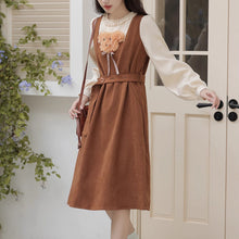 画像をギャラリービューアに読み込む, 秋色の花々に囲まれてお茶を楽しむアンティークカフェの少女ワンピース_K0181