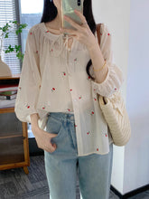 画像をギャラリービューアに読み込む, さくらんぼの赤い実とリボンの白い結び目が愛おしいブラウス_K0049