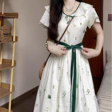 画像をギャラリービューアに読み込む, 植物図鑑の1ページに咲いたドライフラワーワンピース_K0162