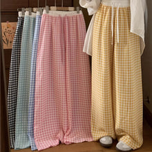 画像をギャラリービューアに読み込む, パジャマのままで迎えた朝に笑う彼女のチェックパンツ_K0077