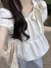 画像をギャラリービューアに読み込む, 南国の花に似合う風に揺れるレースリボンブラウス_K0053