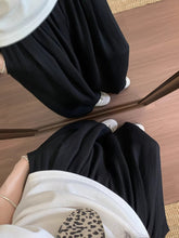 画像をギャラリービューアに読み込む, 静かな雨音を聞きながら洗濯物をたたむ日のワイドパンツ_K0079