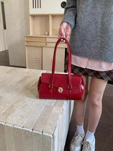 画像をギャラリービューアに読み込む, フランスの香水を纏う彼女のフラップハンドバッグ_N3185