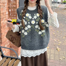 画像をギャラリービューアに読み込む, レースブラウスに重ねて秋風を纏うガーリーフラワーニットベスト_K0197