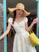 画像をギャラリービューアに読み込む, カリブ海の空と波にとける少女の、刺繍と風をまとう編みワンピース_K0080