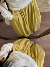 画像をギャラリービューアに読み込む, 静かな雨音を聞きながら洗濯物をたたむ日のワイドパンツ_K0079