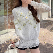 画像をギャラリービューアに読み込む, レースブラウスに重ねて秋風を纏うガーリーフラワーニットベスト_K0197